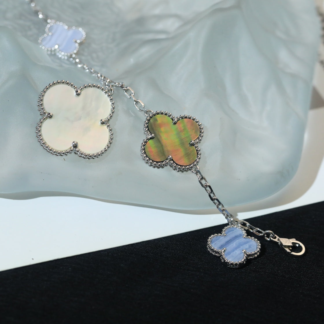 [Clover Jewelery]CLOVER BRACELET 5 MOTIFS MOP CHALCEDONY SILVER