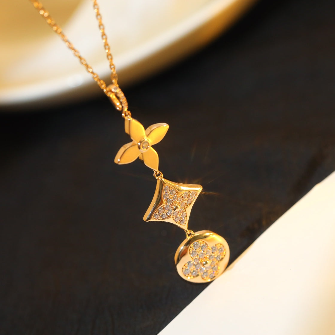 [Clover Jewelery]STAR AND SUN DIAMOND PINK GOLD NECKLACE
