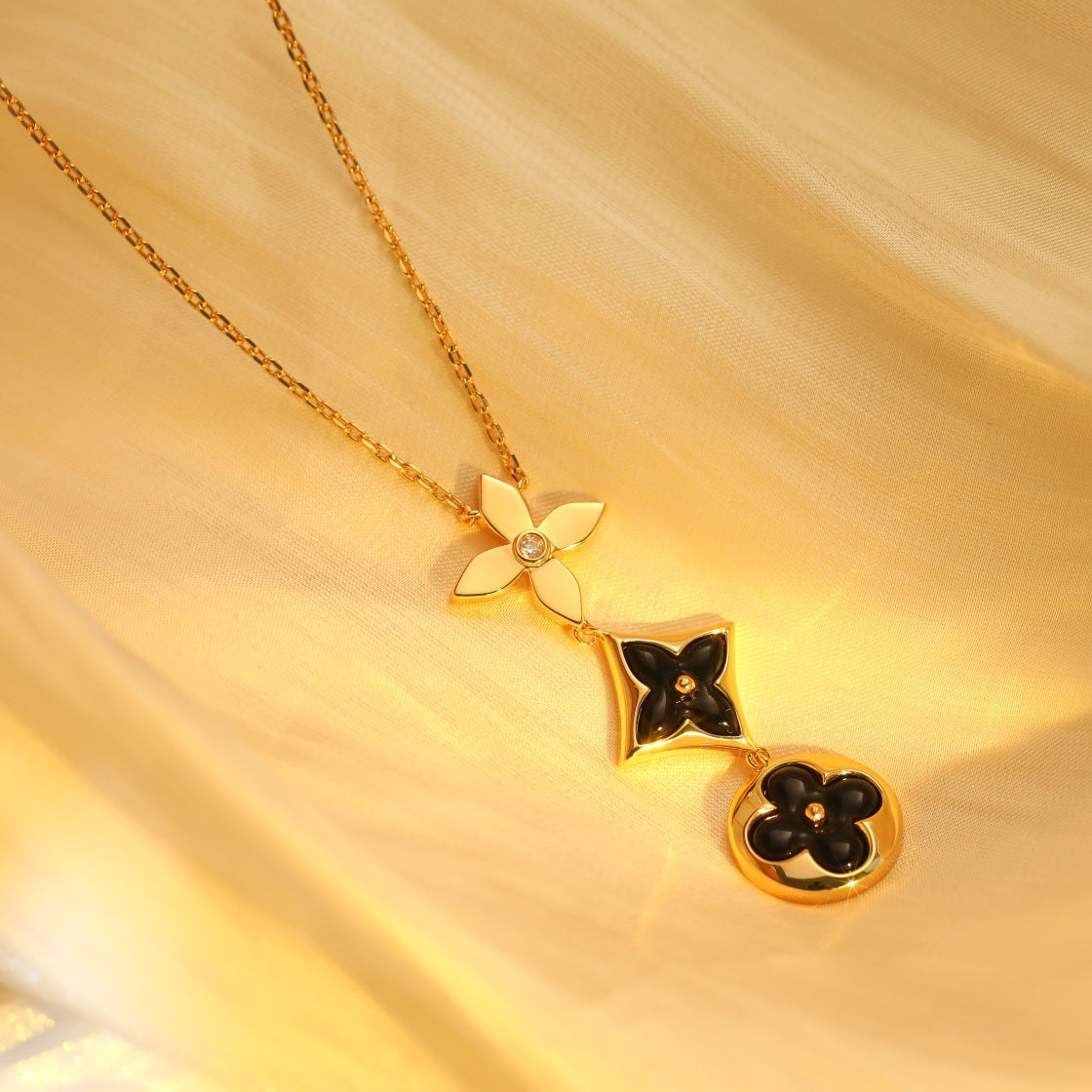 [Clover Jewelery]STAR AND SUN ONYX PINK GOLD NECKLACE