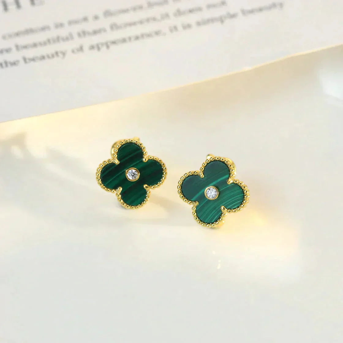 [Clover Jewelry]KLEINE CLOVER OHRRINGE MIT 1 MOTIV, MALACHIT UND DIAMANTEN