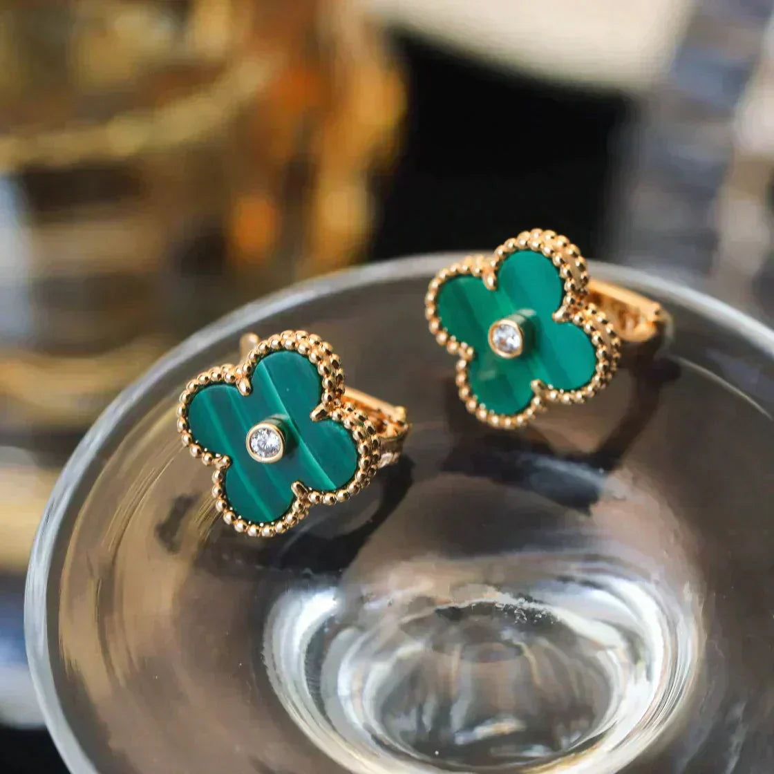 [Clover Jewelry]KLEINE CLOVER OHRRINGE MIT 1 MOTIV, MALACHIT UND DIAMANTEN
