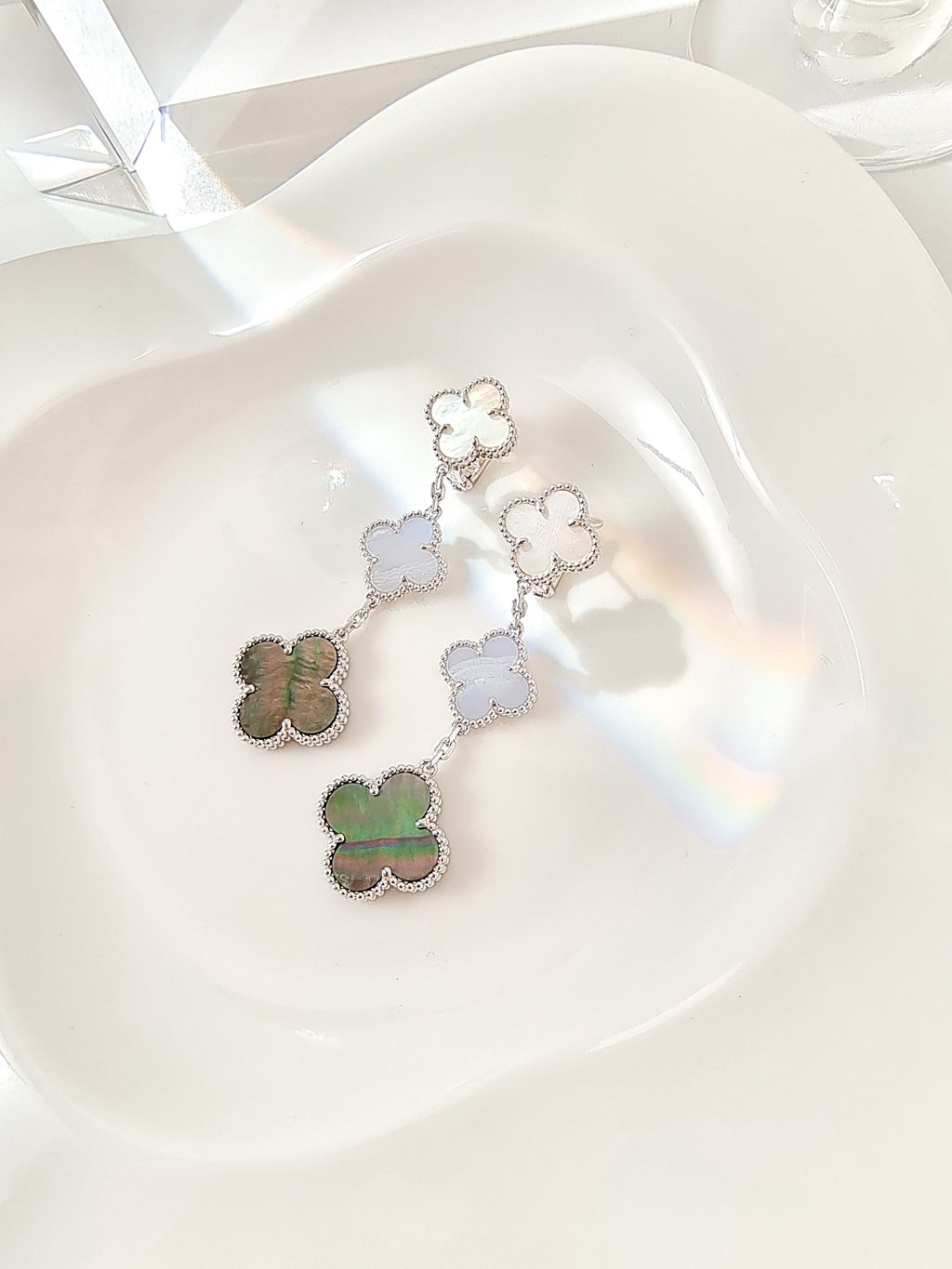 [Clover Jewelry]CLOVER 3 MOTIVE CHALCEDON DUNKEL PERLMUTT SILBER OHRRINGE