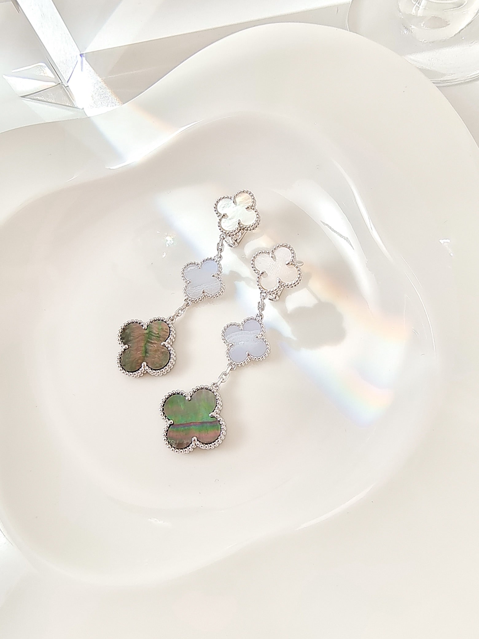 [Clover Jewelry]CLOVER 3 MOTIVE CHALCEDON DUNKEL PERLMUTT SILBER OHRRINGE