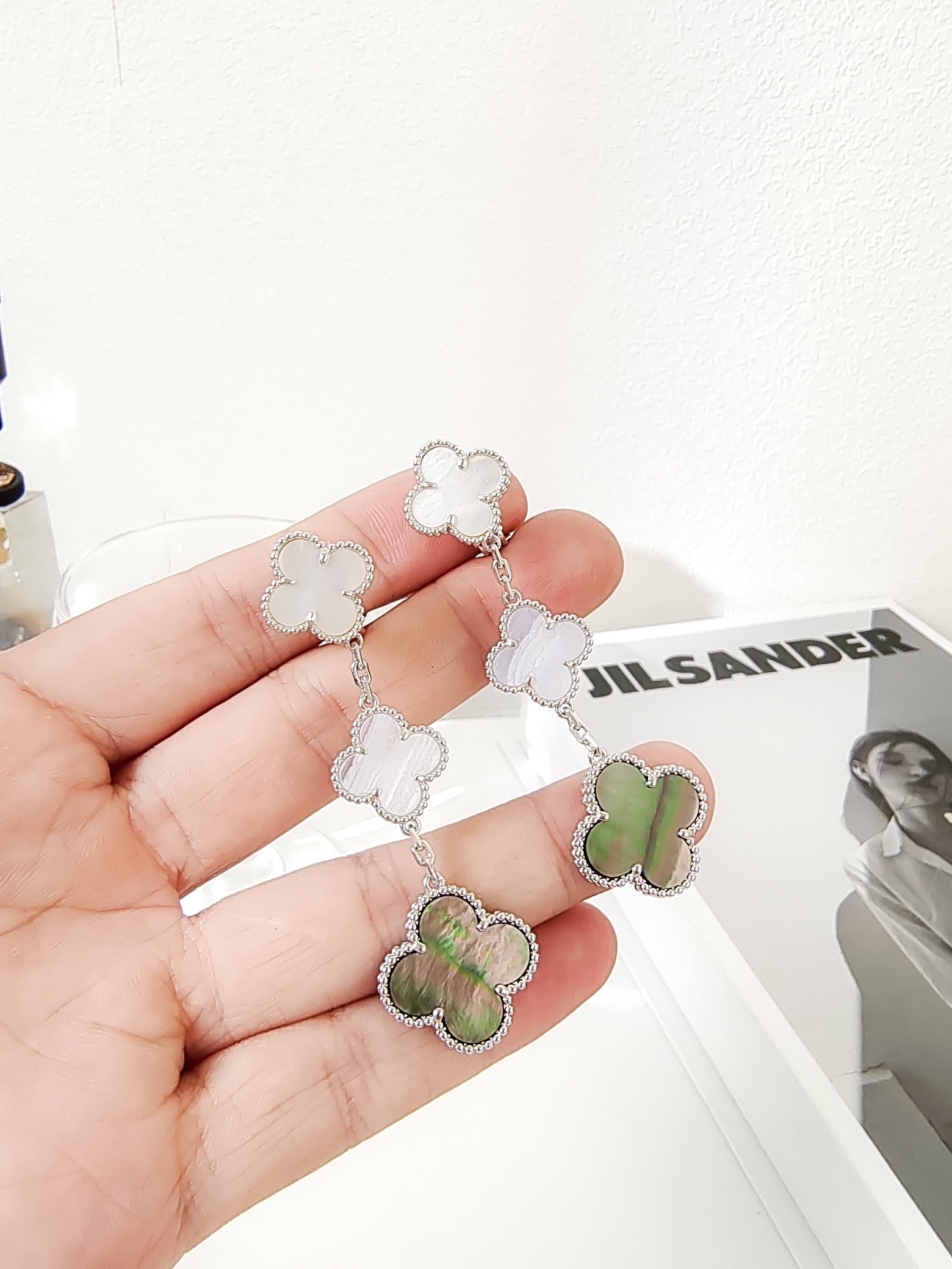 [Clover Jewelry]CLOVER 3 MOTIVE CHALCEDON DUNKEL PERLMUTT SILBER OHRRINGE