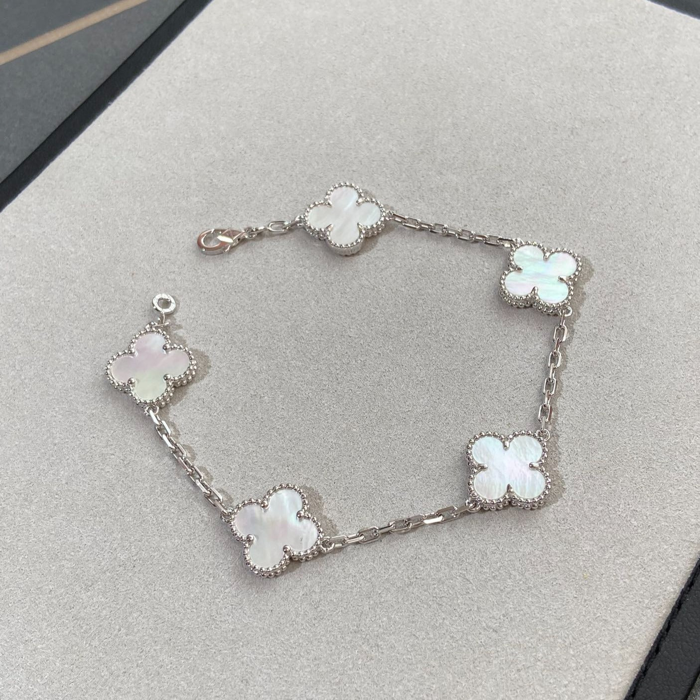 [Clover Jewelry]CLOVER SILVER MOP 5 MOTIF BRACELET