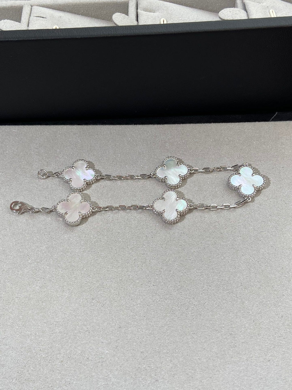 [Clover Jewelry]CLOVER SILVER MOP 5 MOTIF BRACELET