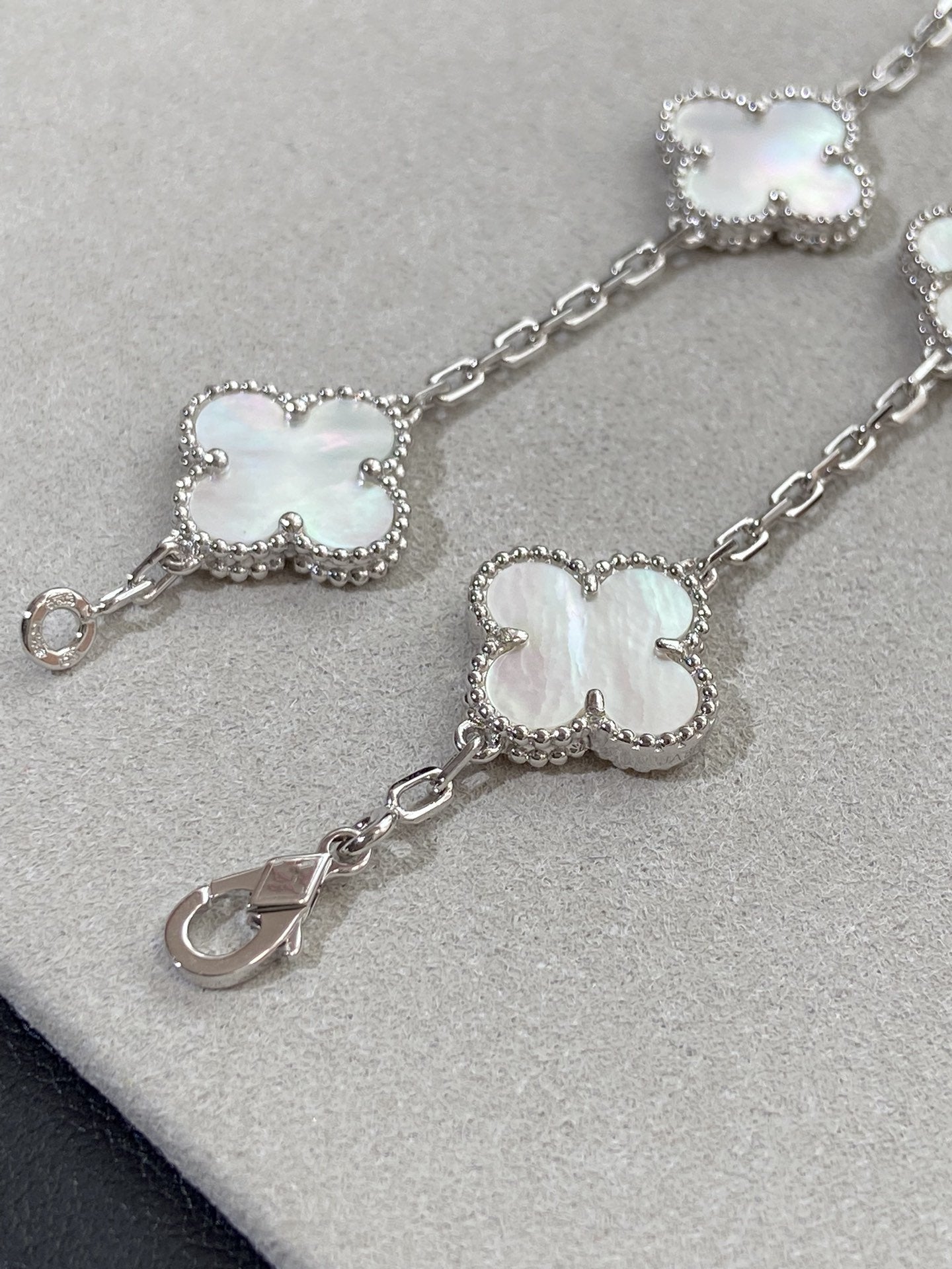 [Clover Jewelery]CLOVER SILVER MOP 5 MOTIF BRACELET