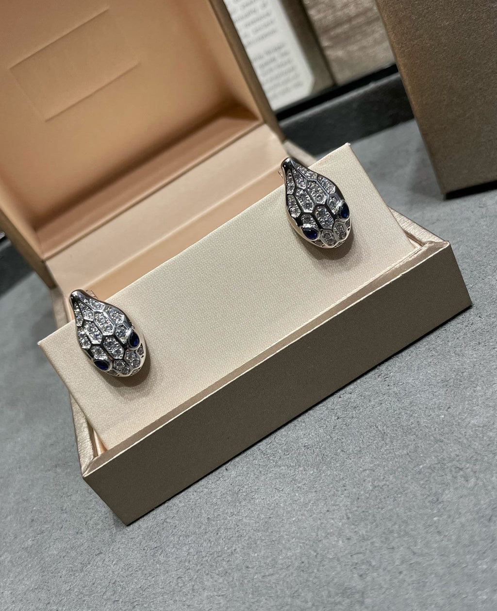 [Clover Jewelry]サーペント ダイヤモンド スタッド ピアス