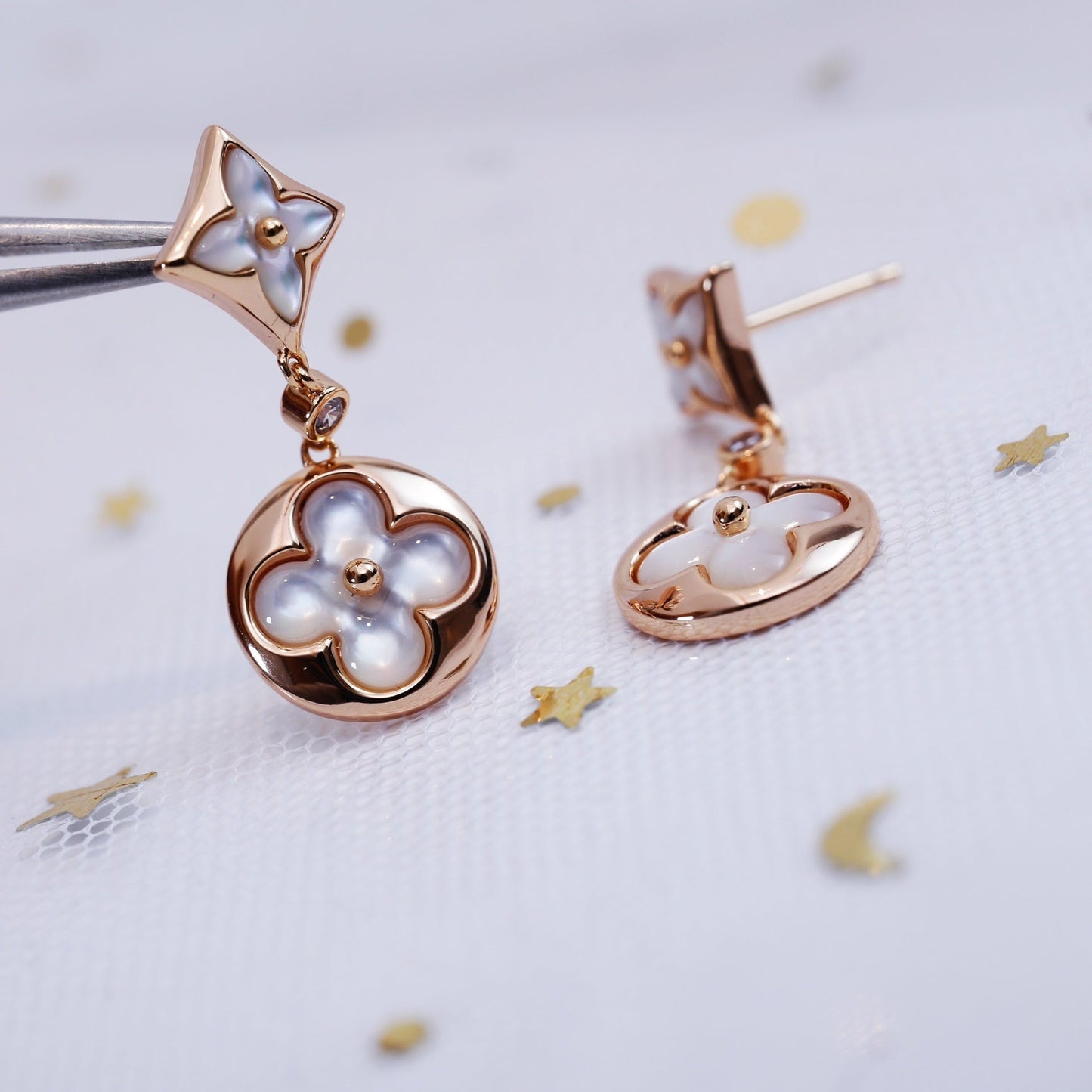 [Clover Jewellery] Ohrringe mit Stern und Sonne, Roségold, Mops-Anhänger