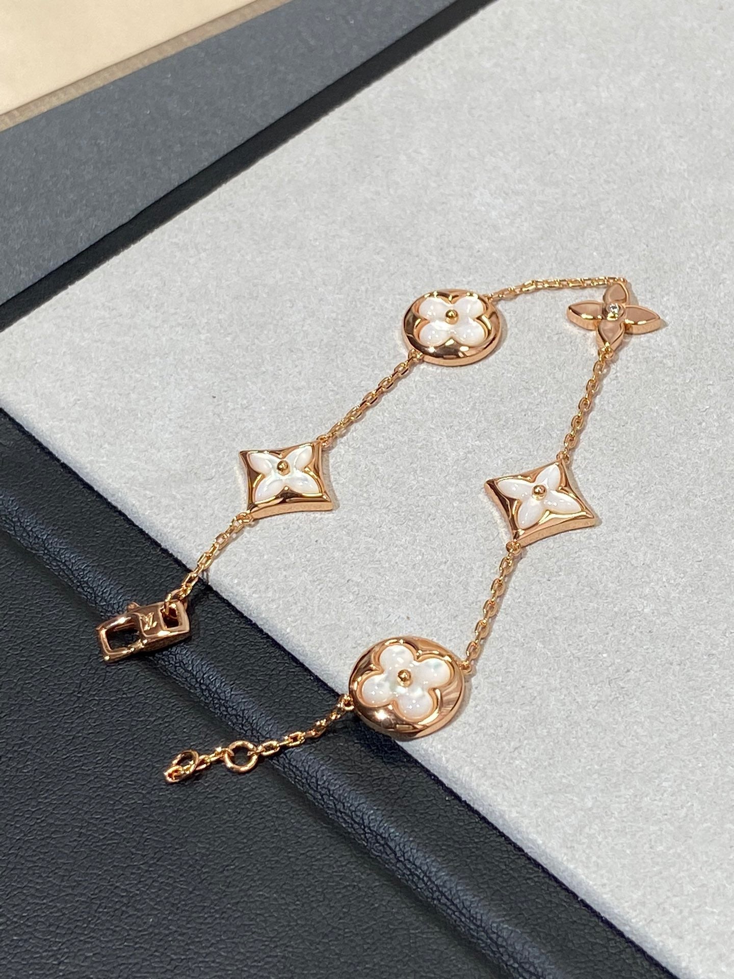 [Clover Jewelry]STAR AND SUN 5 MOTIF MOP PINK GOLD BRACELET