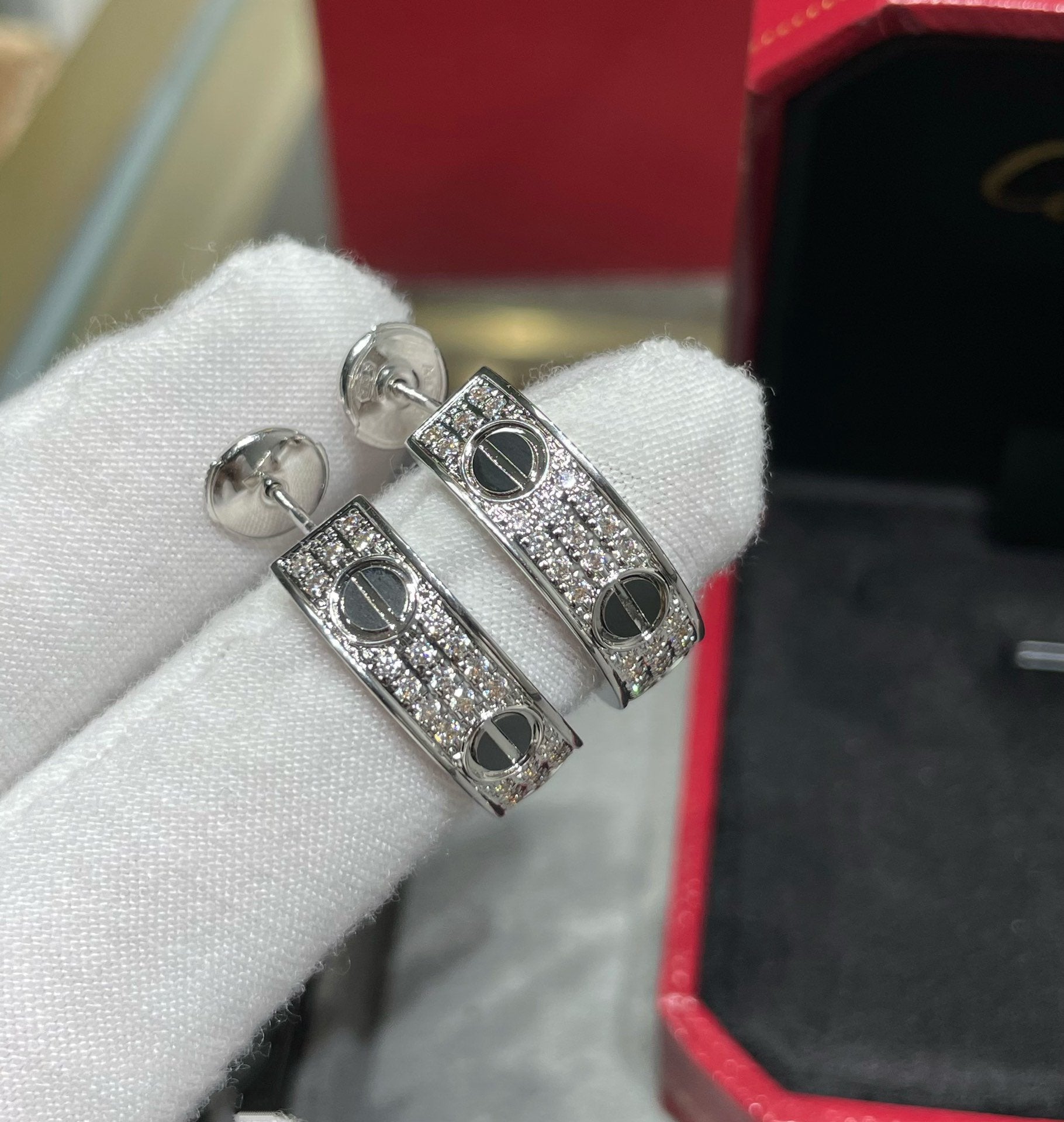 [Clover Jewelry]LOVE CERAMIC DIAMOND PAVED SILVER EARRINGS