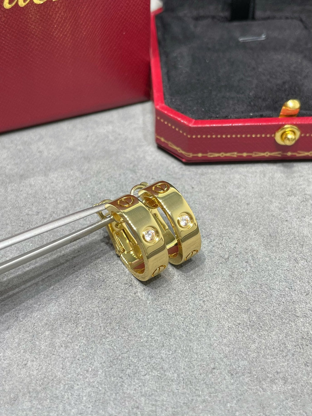 [クローバージュエリー]LOVE 5.5MM 1ダイヤモンドピアス