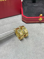 [クローバージュエリー]LOVE 5.5MM 1ダイヤモンドピアス