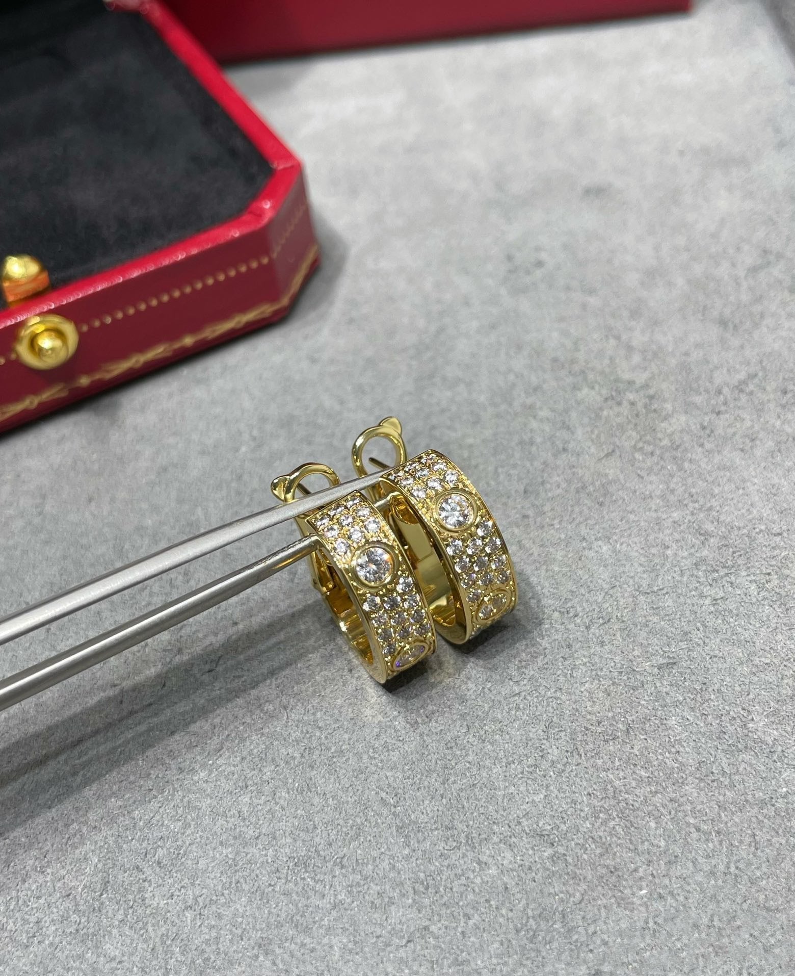 [Clover Jewelry]LOVE 5.5MM DIAMOND PAVED EARRINGS