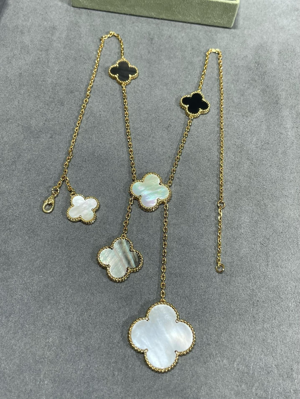 [Clover Schmuck]KLEEBELATT 6 MOTIV PERLMUTT ONYX GOLDHALSKETTE