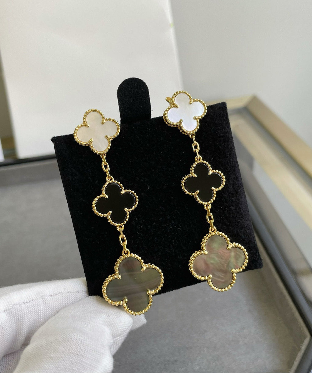 [Clover Jewelry]KLEEBOLATT 3 MOTIV PERLMUTT ONYX DUNKELROSA GOLD OHRRINGE