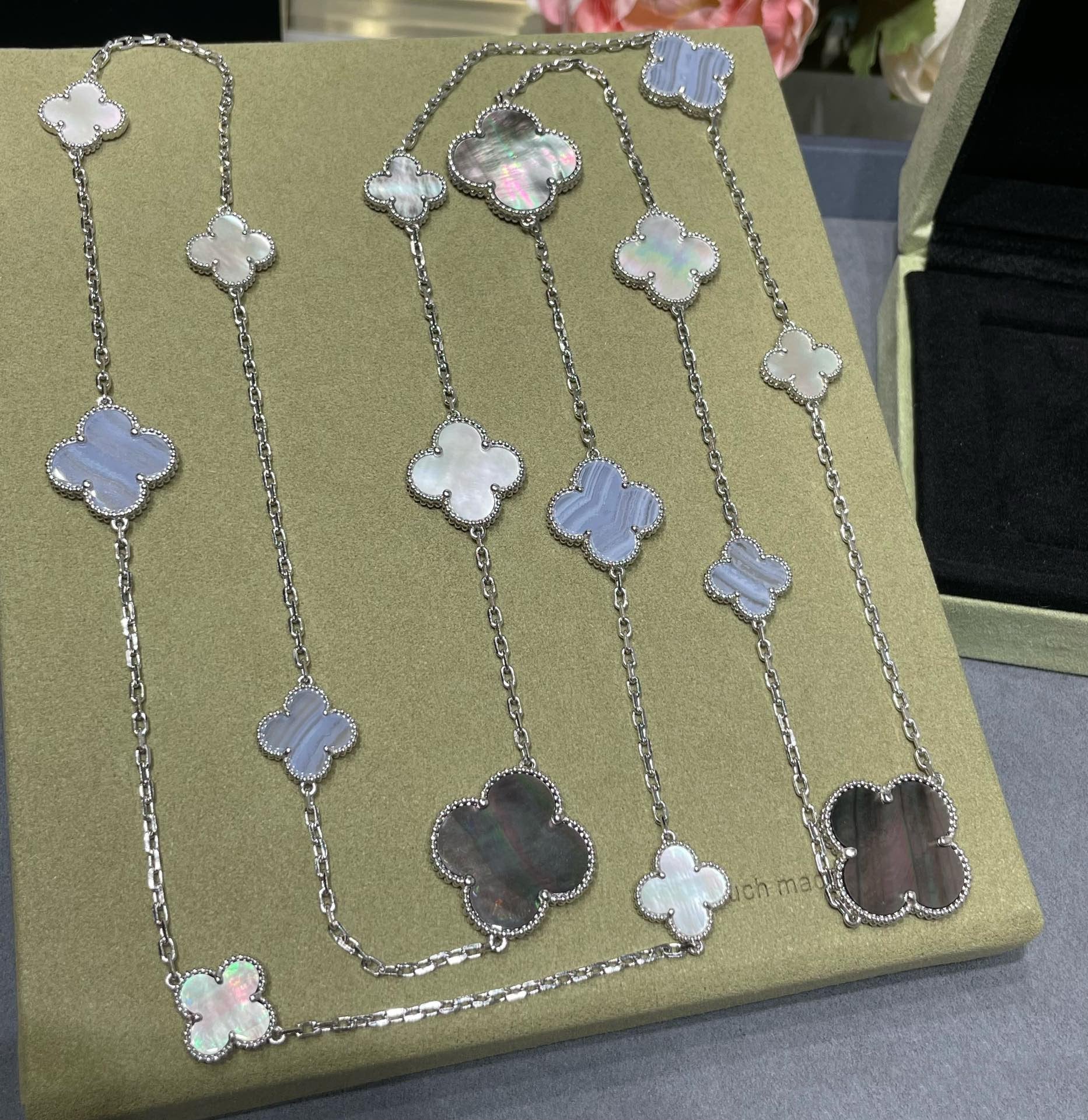 [Clover Jewelry]KLEE 16 MOTIV CHALCEDON MOP SILBER HALSKETTE