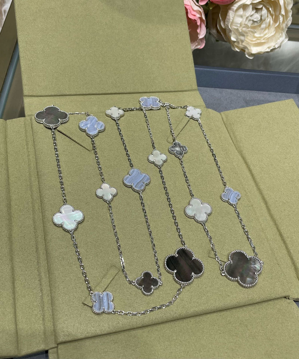 [Clover Jewelry]KLEE 16 MOTIV CHALCEDON MOP SILBER HALSKETTE