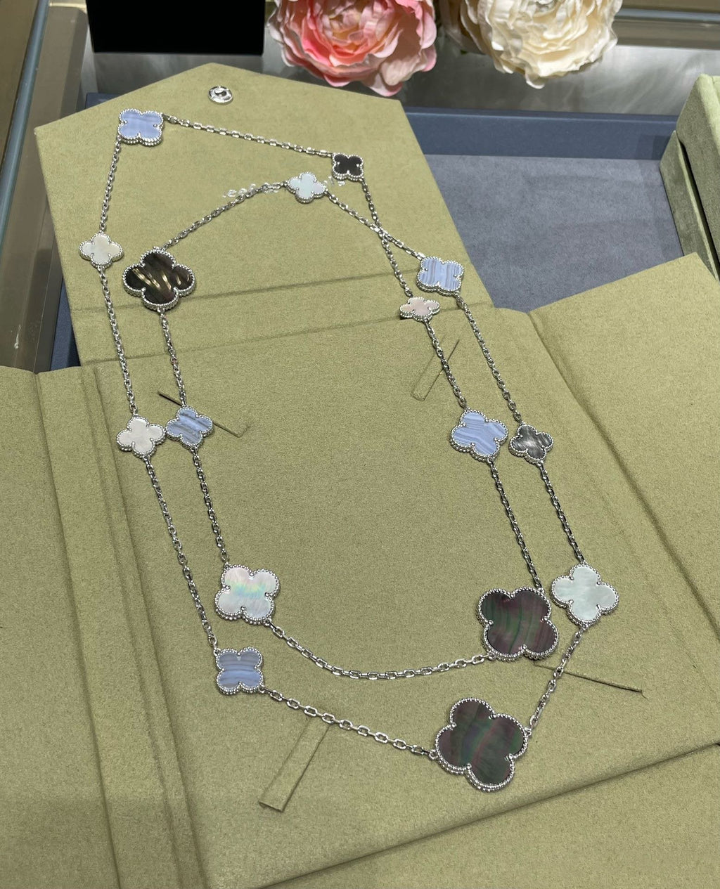 [Clover Jewelry]KLEE 16 MOTIV CHALCEDON MOP SILBER HALSKETTE