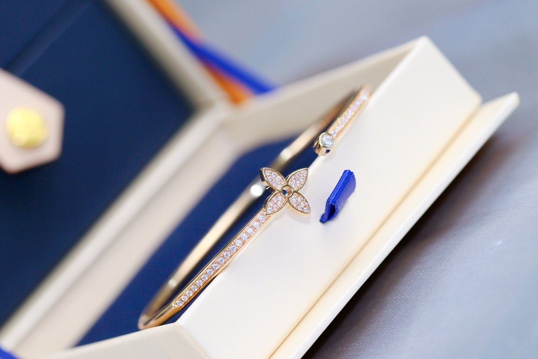 [Clover Jewellery] IDYLLE ROSA GOLD OFFENES ARMBAND MIT DIAMANTEN