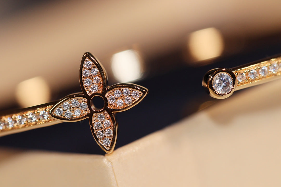 [Clover Jewelry]IDYLLE GOLD OPEN BRACELET DIAMOND PAVED
