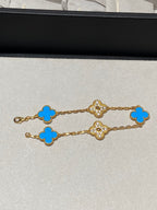 ```json
[
  {
    "translatedText": "[Clover Jewelry]CLOVER 5 MOTIVE BLAUER CHALZEDON DIAMANT GOLDARMREIF"
  }
]
```