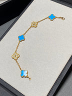 ```json
[
  {
    "translatedText": "[Clover Jewelry]CLOVER 5 MOTIVE BLAUER CHALZEDON DIAMANT GOLDARMREIF"
  }
]
```