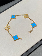 ```json
[
  {
    "translatedText": "[Clover Jewelry]CLOVER 5 MOTIVE BLAUER CHALZEDON DIAMANT GOLDARMREIF"
  }
]
```
