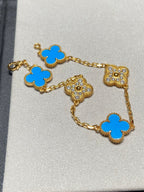 ```json
[
  {
    "translatedText": "[Clover Jewelry]CLOVER 5 MOTIVE BLAUER CHALZEDON DIAMANT GOLDARMREIF"
  }
]
```