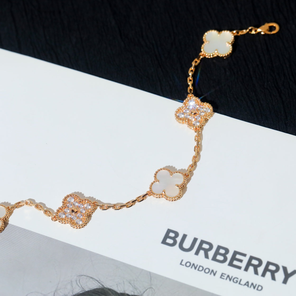 [Clover Jewelry]CLOVER ARMBAND 5 MOTIV WEISSER MOP DIAMANT 