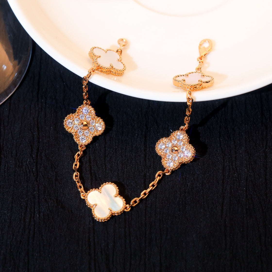 [Clover Jewelry]CLOVER ARMBAND 5 MOTIV WEISSER MOP DIAMANT 