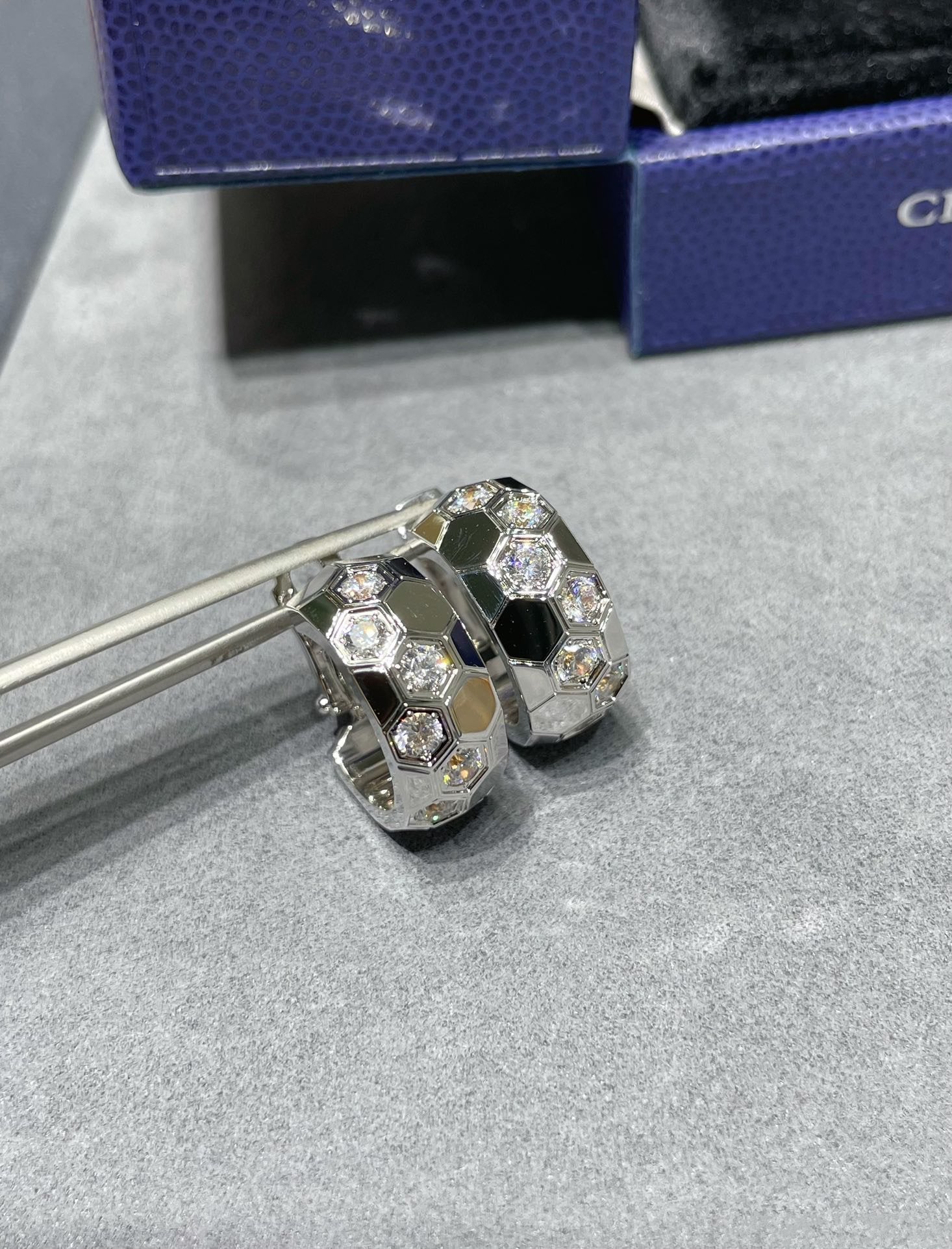 [Clover Jewelry]BEE LOVE DIAMOND HOOP EARRINGS