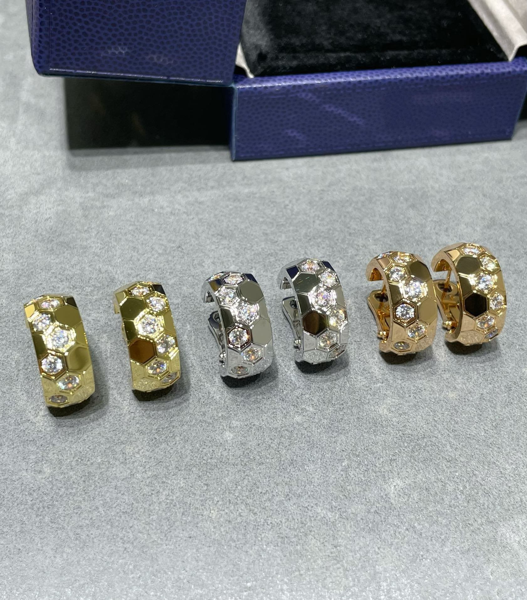 [Clover Jewelry]BEE LOVE DIAMOND HOOP EARRINGS