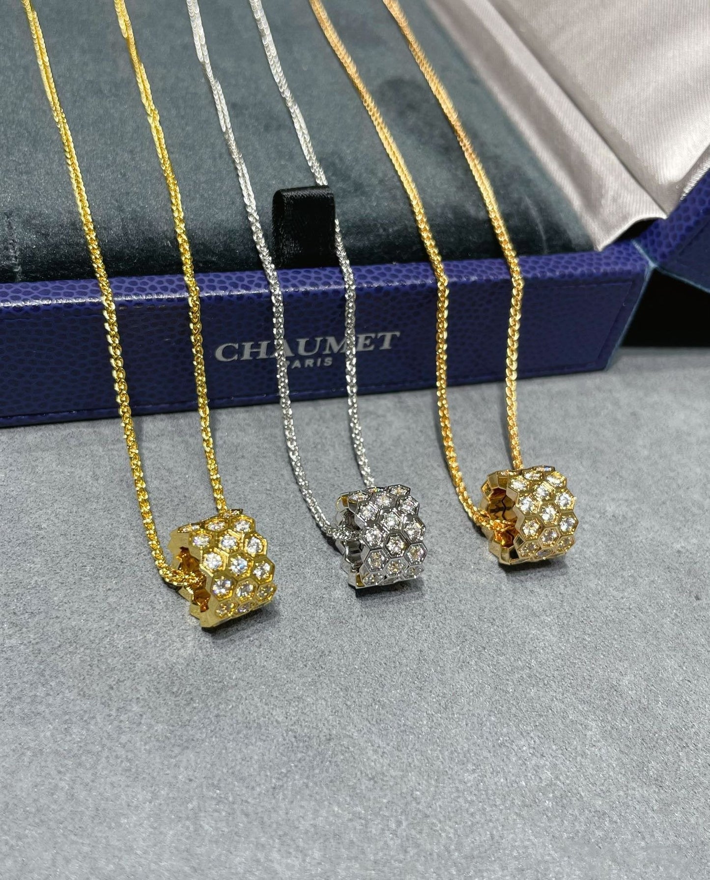 [Clover Jewelery]BEE LOVE DIAMOND PAVED 3 ROW NECKLACE