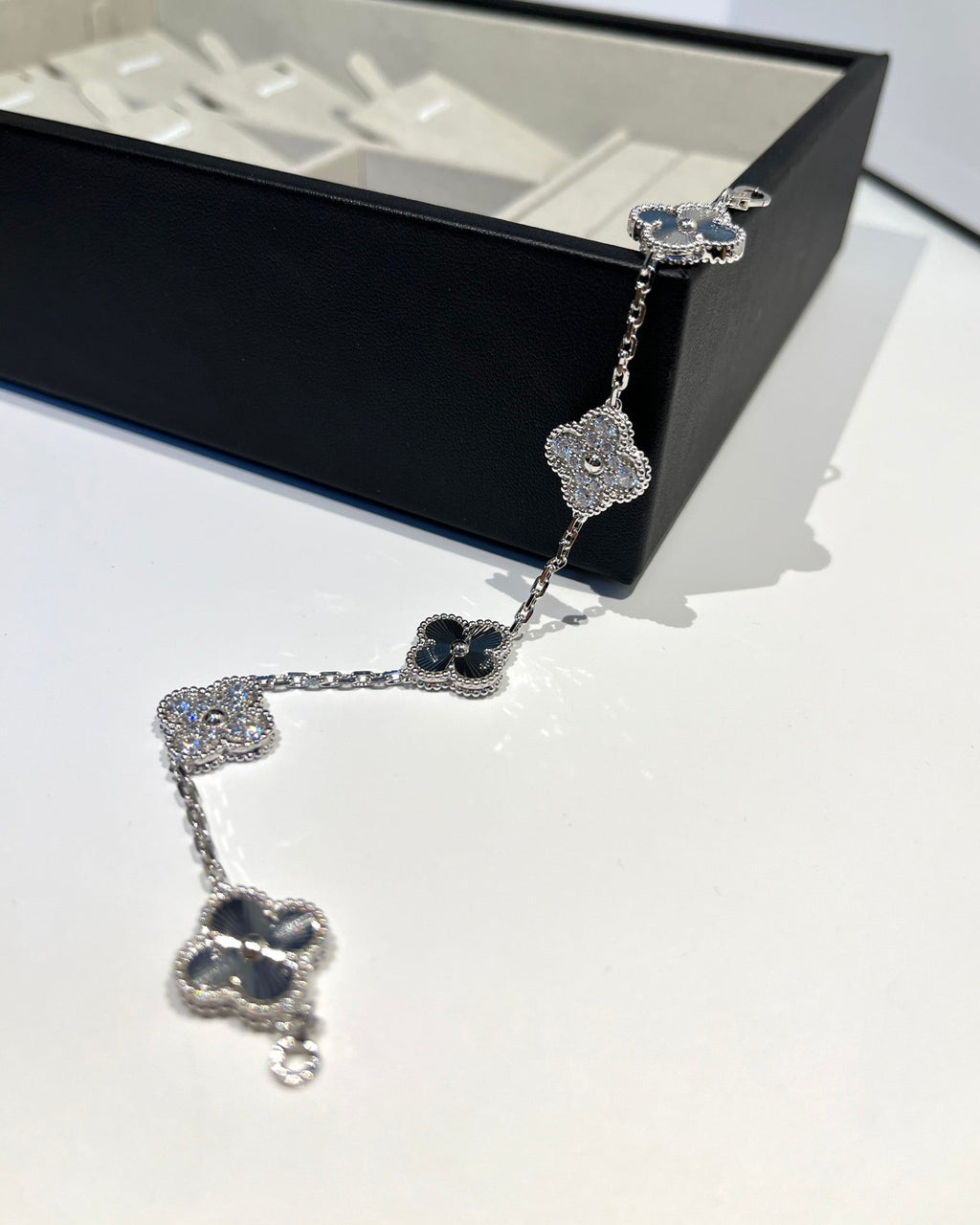 [Clover Jewelry]CLOVER 5 MOTIF SILVER DIAMOND BRACELET