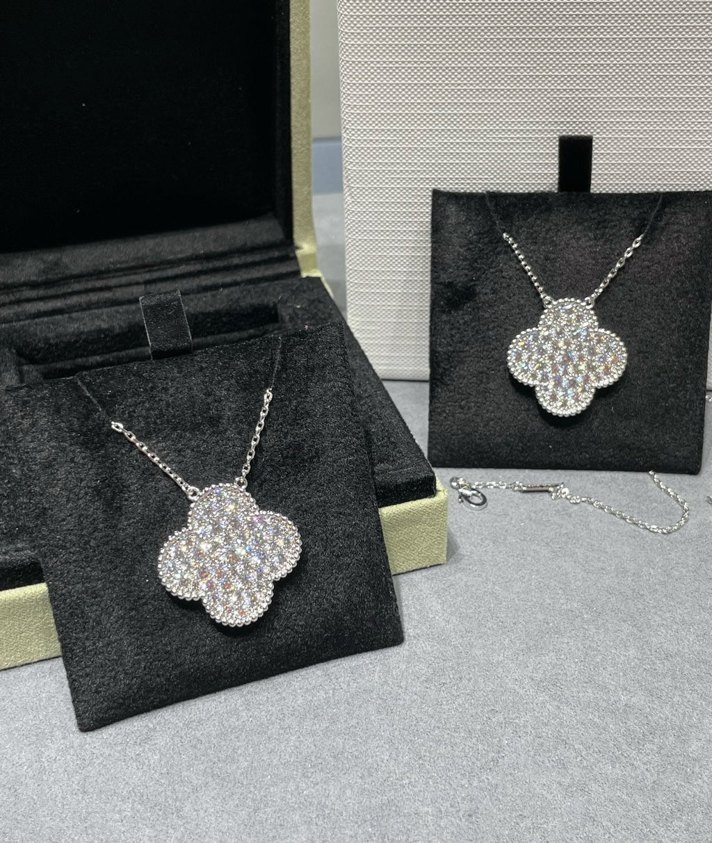 [Clover Jewelry]KLEE 25MM GROSSER ANHÄNGER DIAMANT-PAVIERT SILBERHALSKETTE