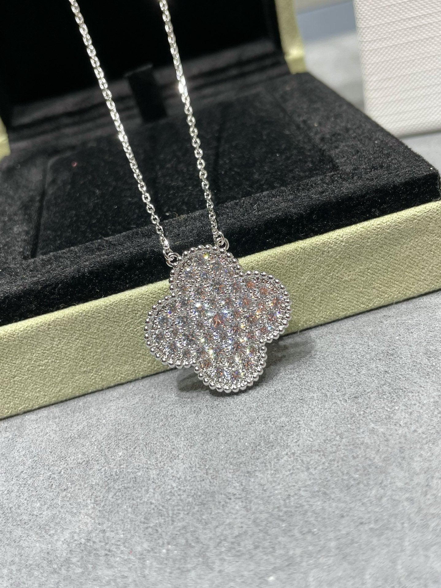 [Clover Jewelry]KLEE 25MM GROSSER ANHÄNGER DIAMANT-PAVIERT SILBERHALSKETTE