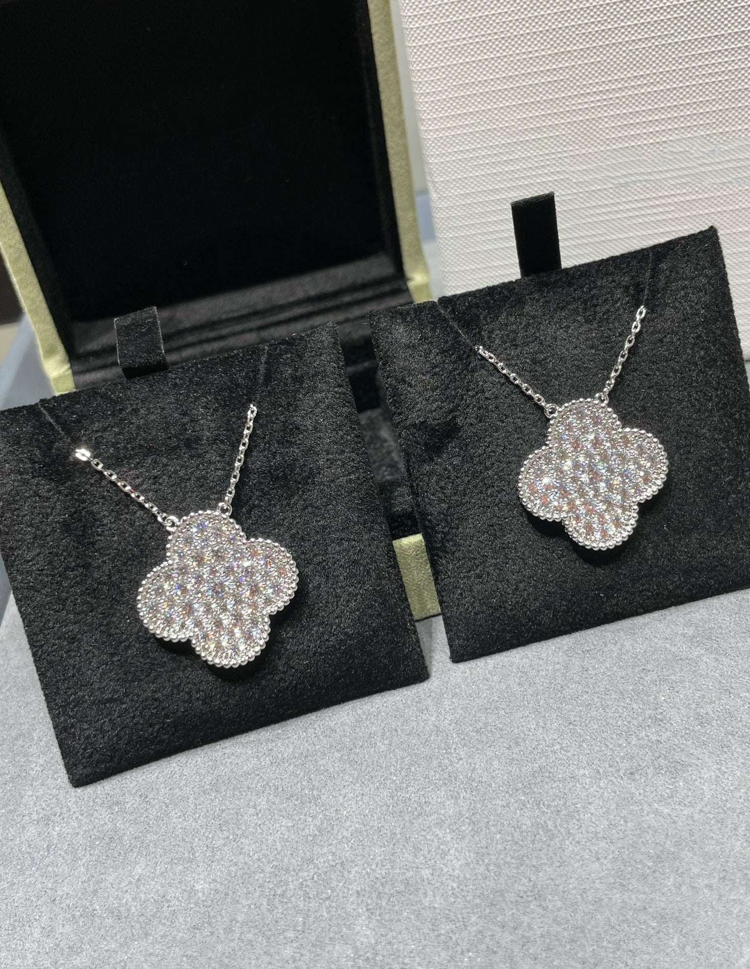 [Clover Jewelry]KLEE 25MM GROSSER ANHÄNGER DIAMANT-PAVIERT SILBERHALSKETTE