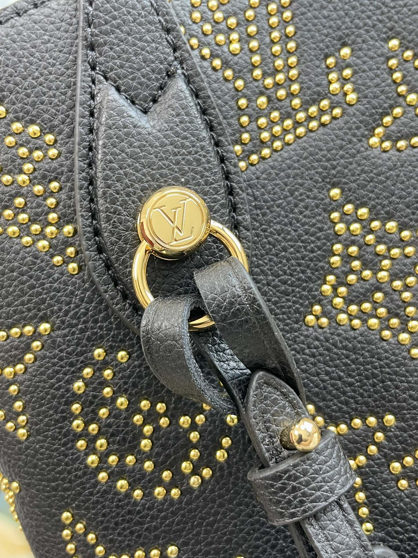 BLOSSOM MM 30 BLACK MAHINA CALFSKIN