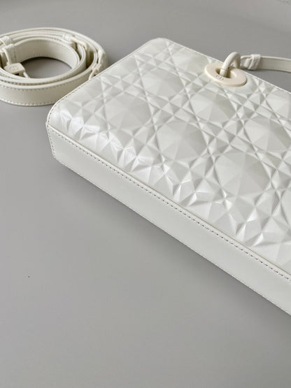 MEDIUM D-JOY BAG 26 IN WHITE CALFSKIN
