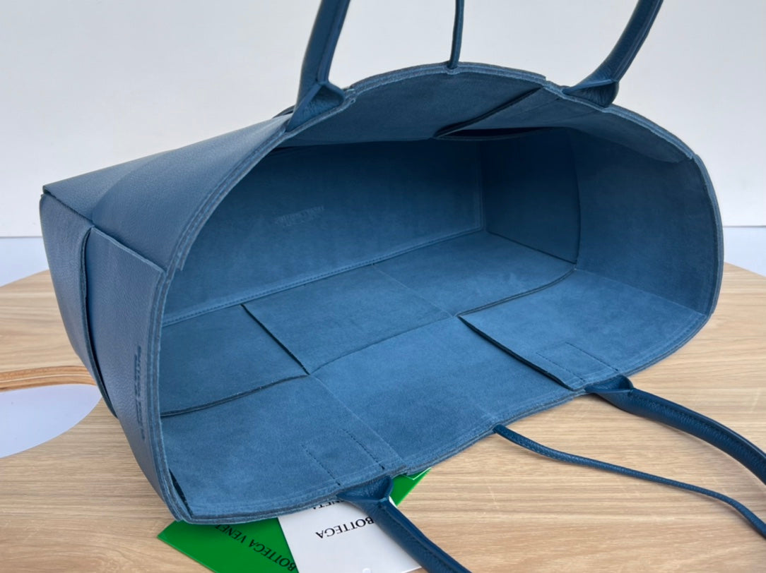 ARCO TOTE 36 IN AEGEAN BLUE CALFSKIN