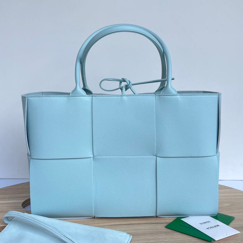 ARCO TOTE 36 IN SKY BLUE CALFSKIN