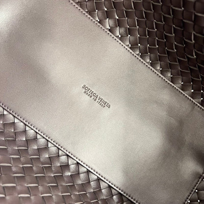 SMALL CABAT 32 IN HICKORY BROWN LAMBSKIN