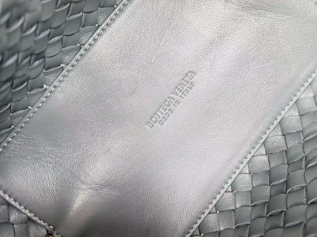 MINI CABAT 20 IN ONYX BLACK LAMBSKIN