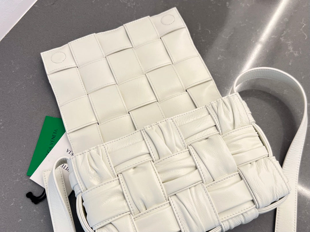 CASSETTE 28 IN WHITE SOFT LAMBSKIN