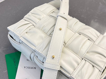 CASSETTE 28 IN WHITE SOFT LAMBSKIN