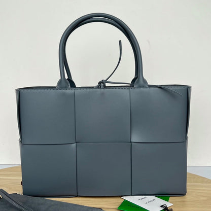 ARCO TOTE 36 IN TROUT GRAY CALFSKIN