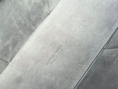 ARCO TOTE 36 IN TROUT GRAY CALFSKIN