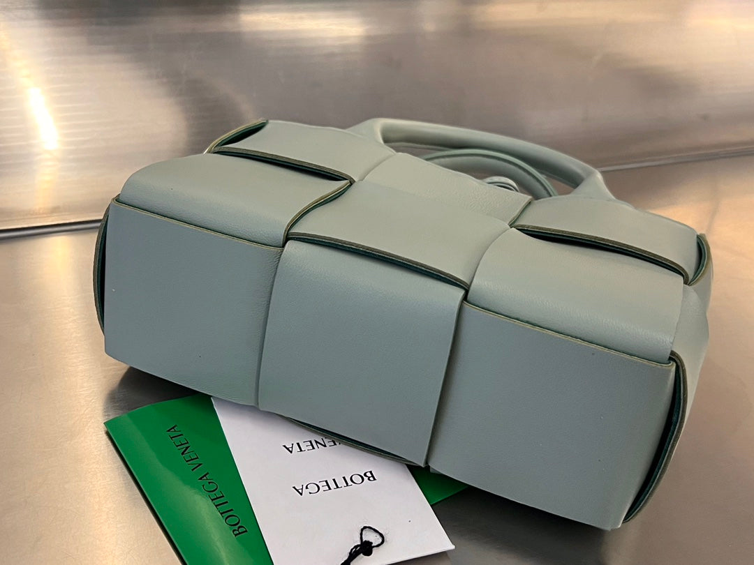 CANDY ARCO TOTE 20 IN XANADU GRAY CALFSKIN