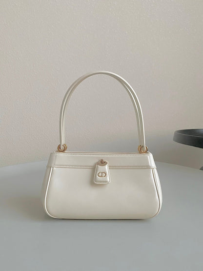 MEDIUM 22 KEY HANDBAG IN WHITE CALFSKIN